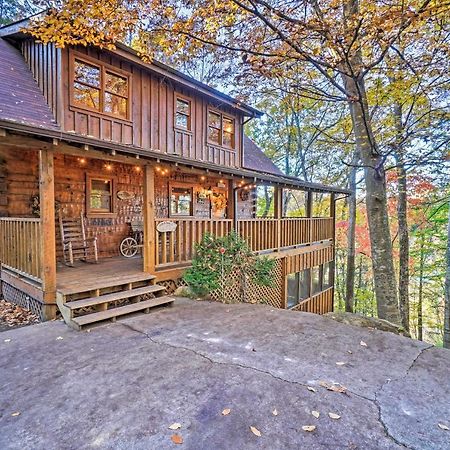 Grin N Bear It Cabin With Hot Tub And Fire Pit! Pigeon Forge Kültér fotó