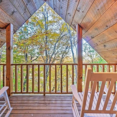 Grin N Bear It Cabin With Hot Tub And Fire Pit! Pigeon Forge Kültér fotó