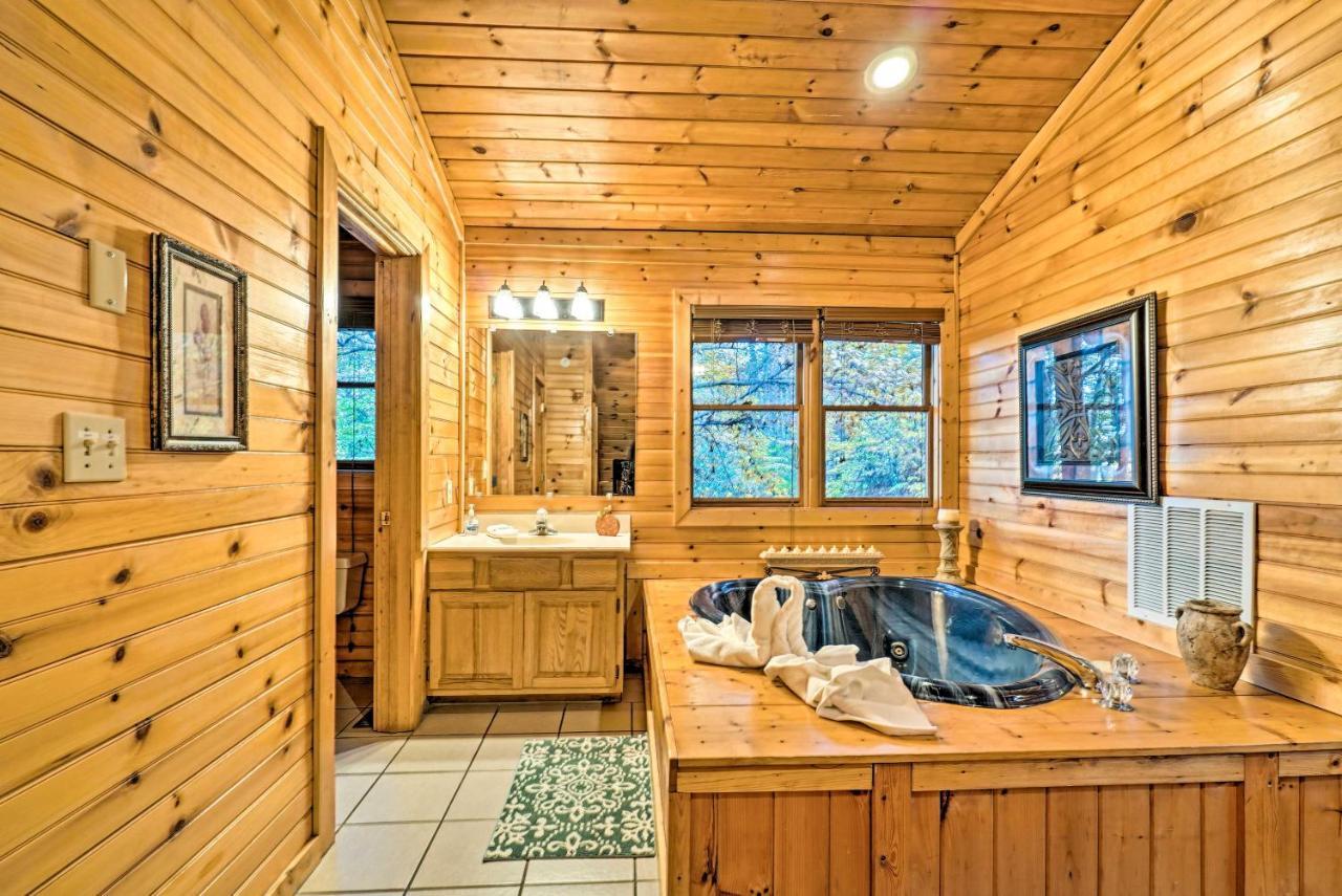Grin N Bear It Cabin With Hot Tub And Fire Pit! Pigeon Forge Kültér fotó