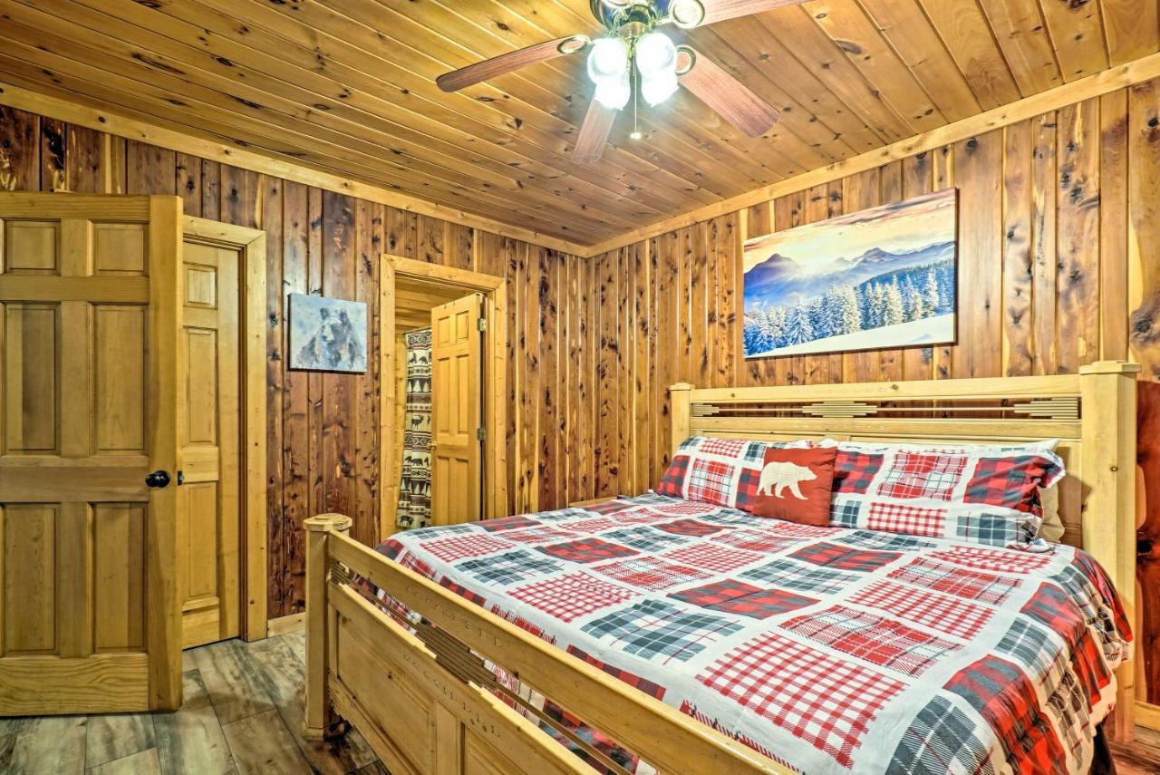 Grin N Bear It Cabin With Hot Tub And Fire Pit! Pigeon Forge Kültér fotó