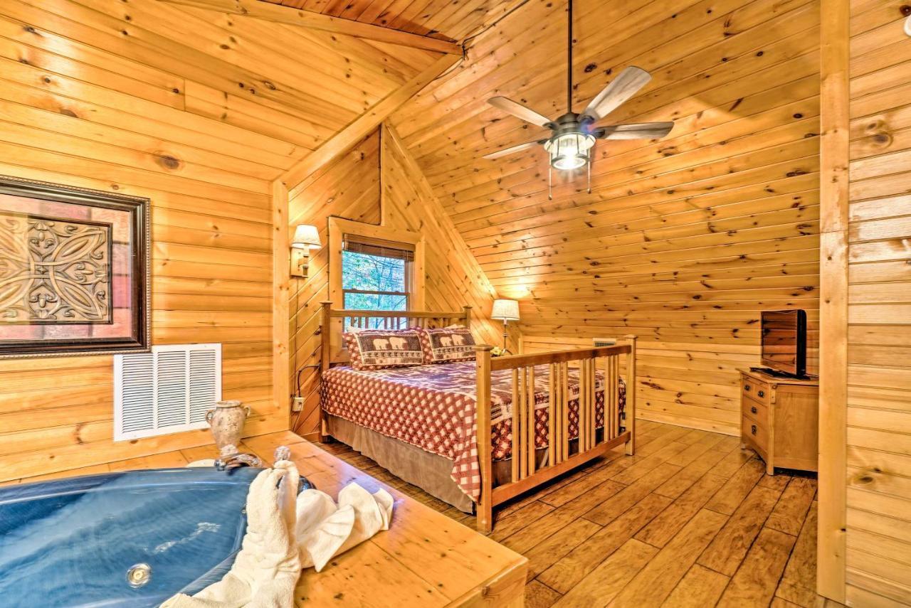 Grin N Bear It Cabin With Hot Tub And Fire Pit! Pigeon Forge Kültér fotó