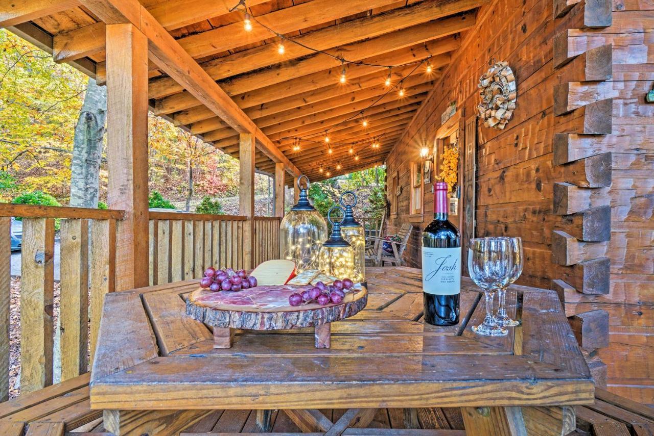 Grin N Bear It Cabin With Hot Tub And Fire Pit! Pigeon Forge Kültér fotó