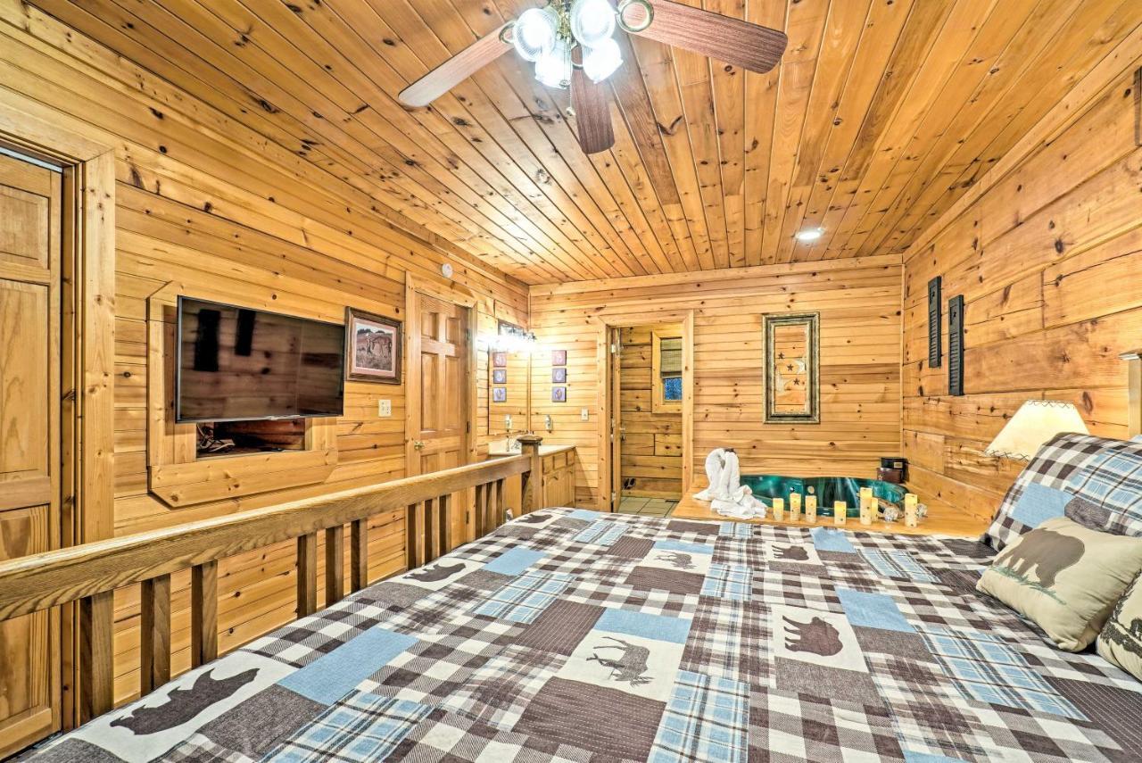 Grin N Bear It Cabin With Hot Tub And Fire Pit! Pigeon Forge Kültér fotó