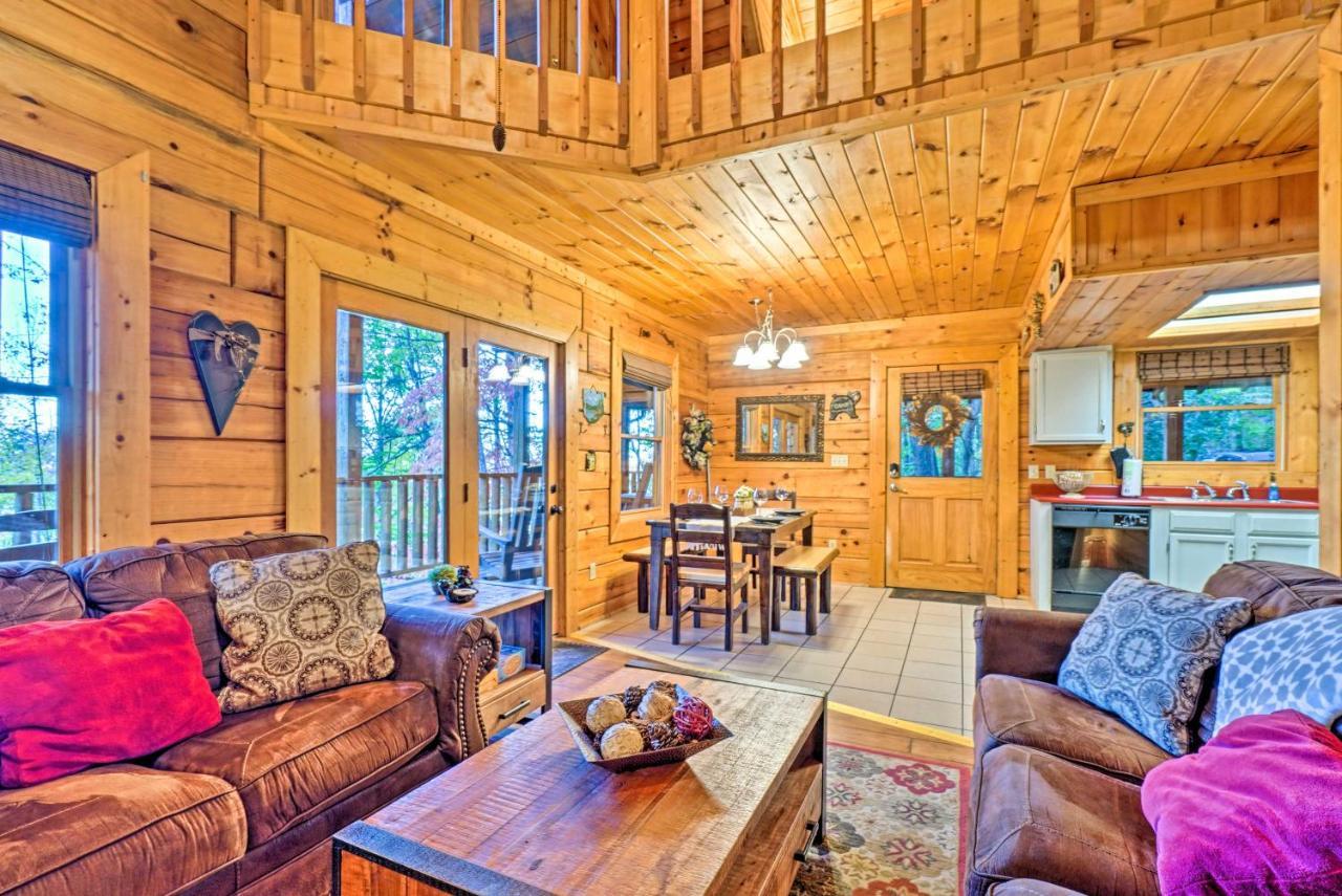 Grin N Bear It Cabin With Hot Tub And Fire Pit! Pigeon Forge Kültér fotó