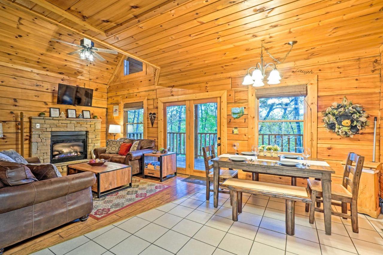 Grin N Bear It Cabin With Hot Tub And Fire Pit! Pigeon Forge Kültér fotó
