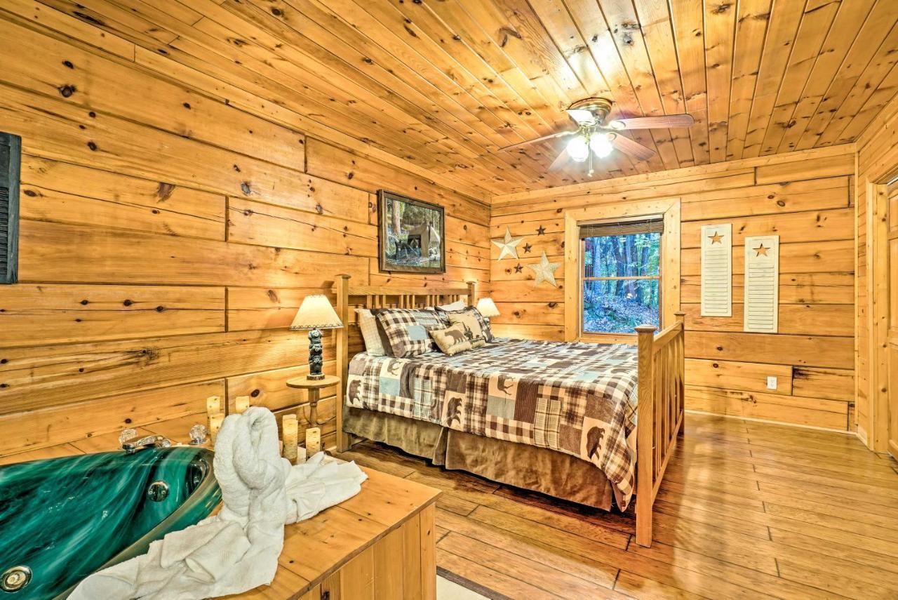 Grin N Bear It Cabin With Hot Tub And Fire Pit! Pigeon Forge Kültér fotó