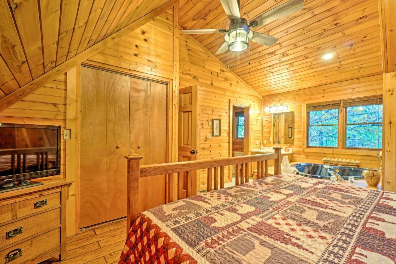 Grin N Bear It Cabin With Hot Tub And Fire Pit! Pigeon Forge Kültér fotó