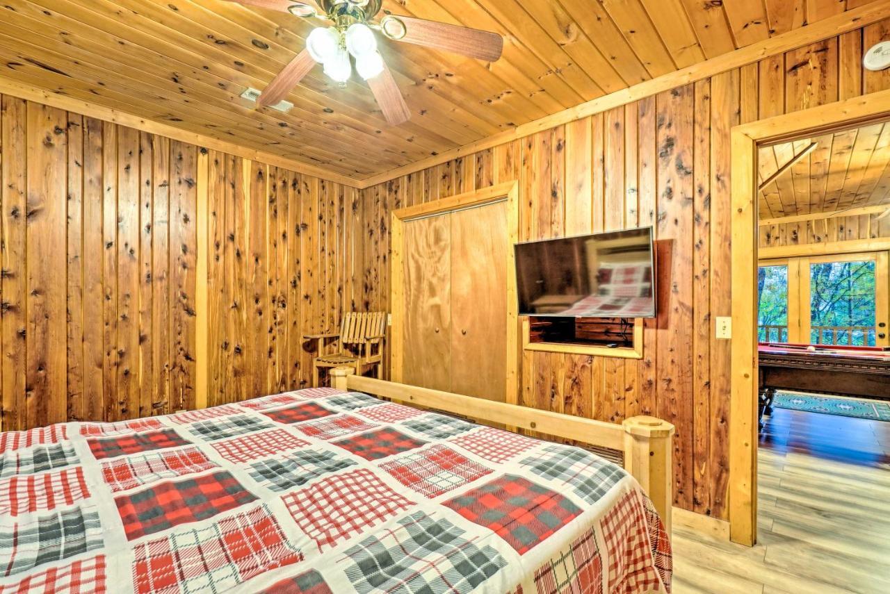 Grin N Bear It Cabin With Hot Tub And Fire Pit! Pigeon Forge Kültér fotó
