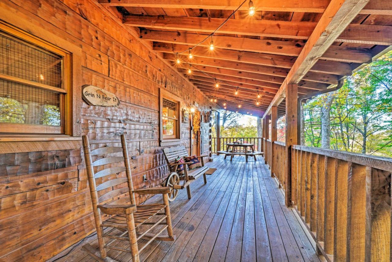 Grin N Bear It Cabin With Hot Tub And Fire Pit! Pigeon Forge Kültér fotó
